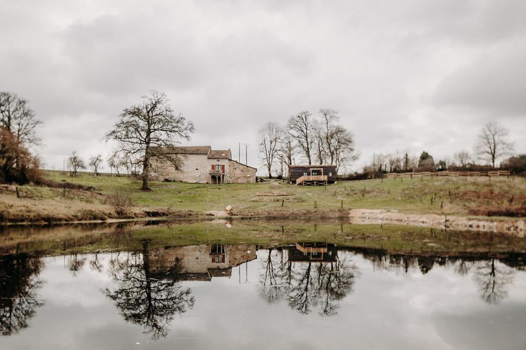 La Ferme Du Pont De Maumy, Cabane Au Bord De L'Etang Et Bain Nordique Busserolles Exterior photo
